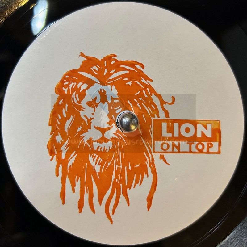 Lion On Top-7"-Under Jah Music / Baodub, Crucial Rob And Harny Roots